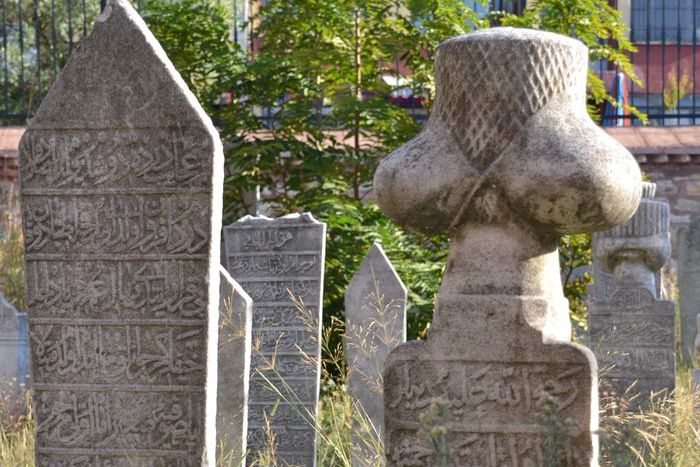 Formal main boulevard entered the Augustaion