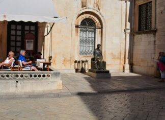 Reconstruction of the Walls